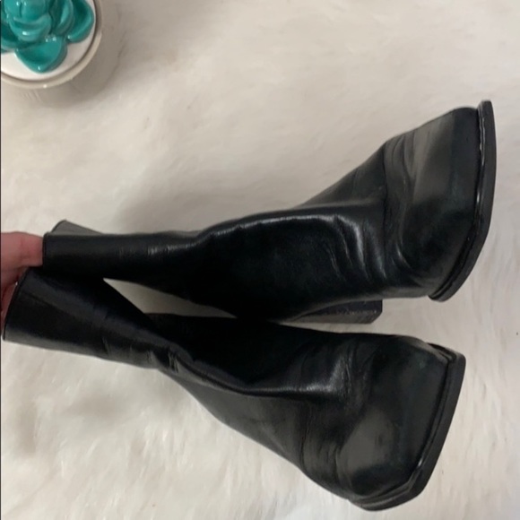 Stuart Weizmann | black leather block heeled boot - Picture 12 of 16